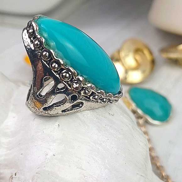 Boho Silver Tone Faux Turquoise Heavily Crafted Cocktail Ring SZ 6 - Picture 2 of 10